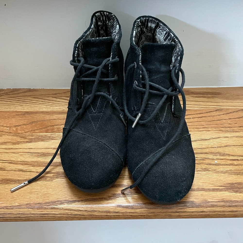 Toms wedges